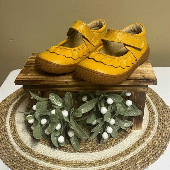 Livie & Luca Other - Live & Luca “Joyful little Soles Girls Toddler size (8)